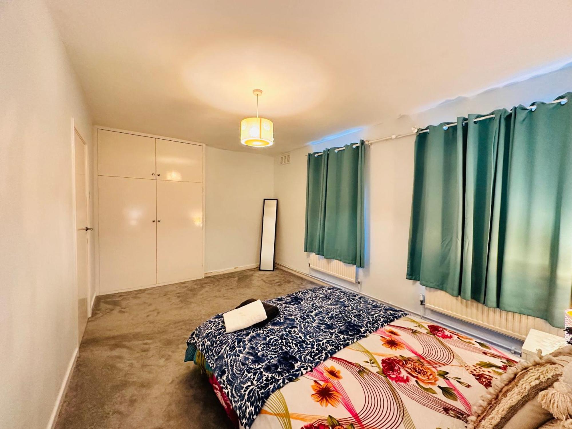 Victoria Family Apartment In Central Лондон Екстериор снимка